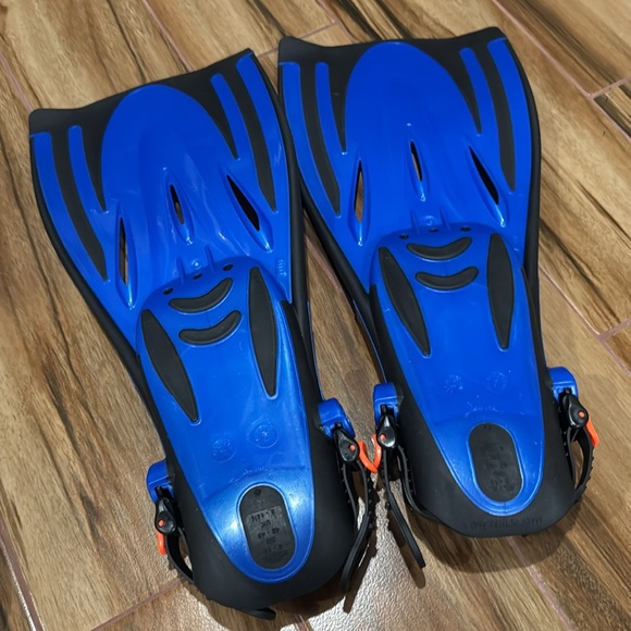 ⭐️ Fins - Picture 2 of 9